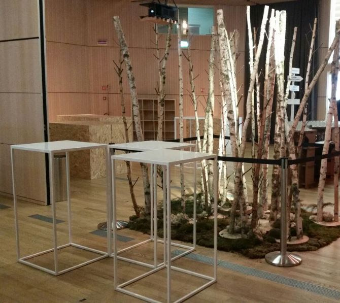 Noleggio Tavolo mangia in piedi Cube bianco senza poggiapiedi a Milano